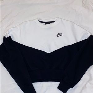 Nike Cropped Sweater